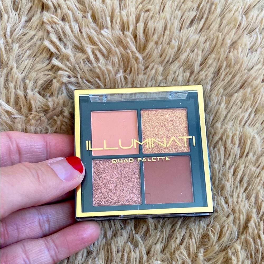 🆕 ILLUMINATI Quad Palette - Peach and Gold